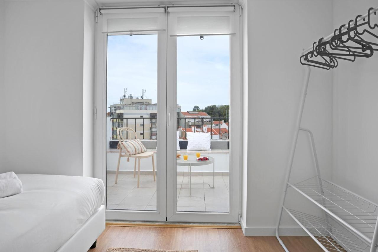 Sunny 2 Bedroom Apartment In Almada - Balconies With River View Exterior photo