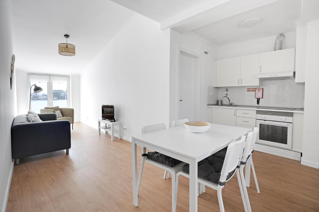 Sunny 2 Bedroom Apartment In Almada - Balconies With River View Exterior photo