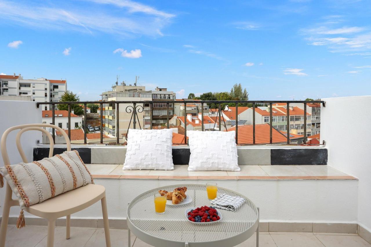 Sunny 2 Bedroom Apartment In Almada - Balconies With River View Exterior photo