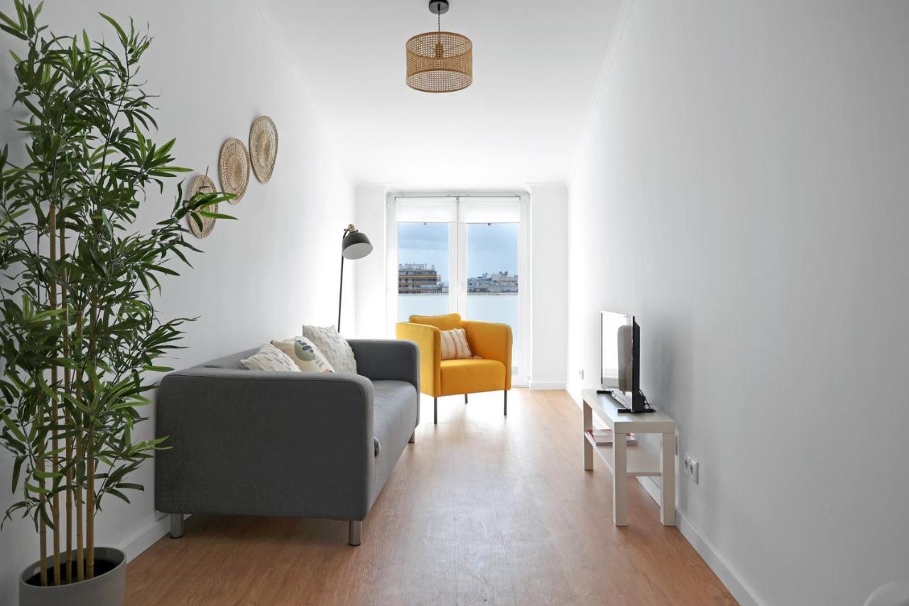 Sunny 2 Bedroom Apartment In Almada - Balconies With River View Exterior photo